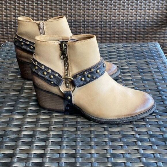 OTBT booties womens size 6.5 - Picture 1 of 6